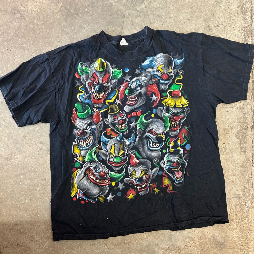 Killer Klowns Vintage Black T-Shirt with Colorful Graphics